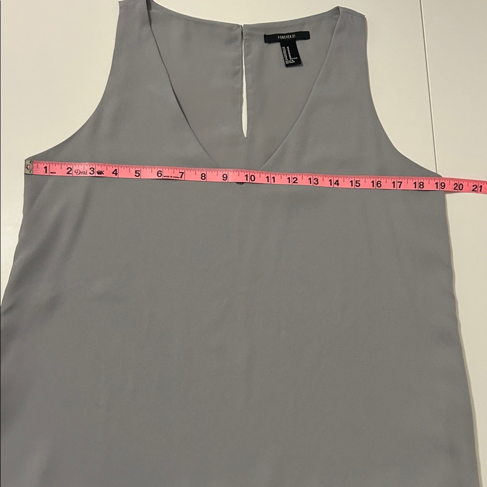 Forever 21 Women’s Gray V-Neck Sleeveless Blouse M - Picture 5 of 8